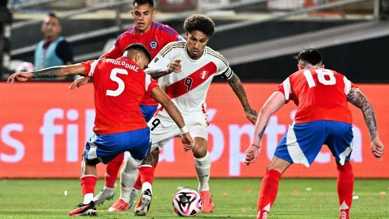 Perú empata 0-0 con Chile en el estadio Monumental y se aleja del sueño mundialista